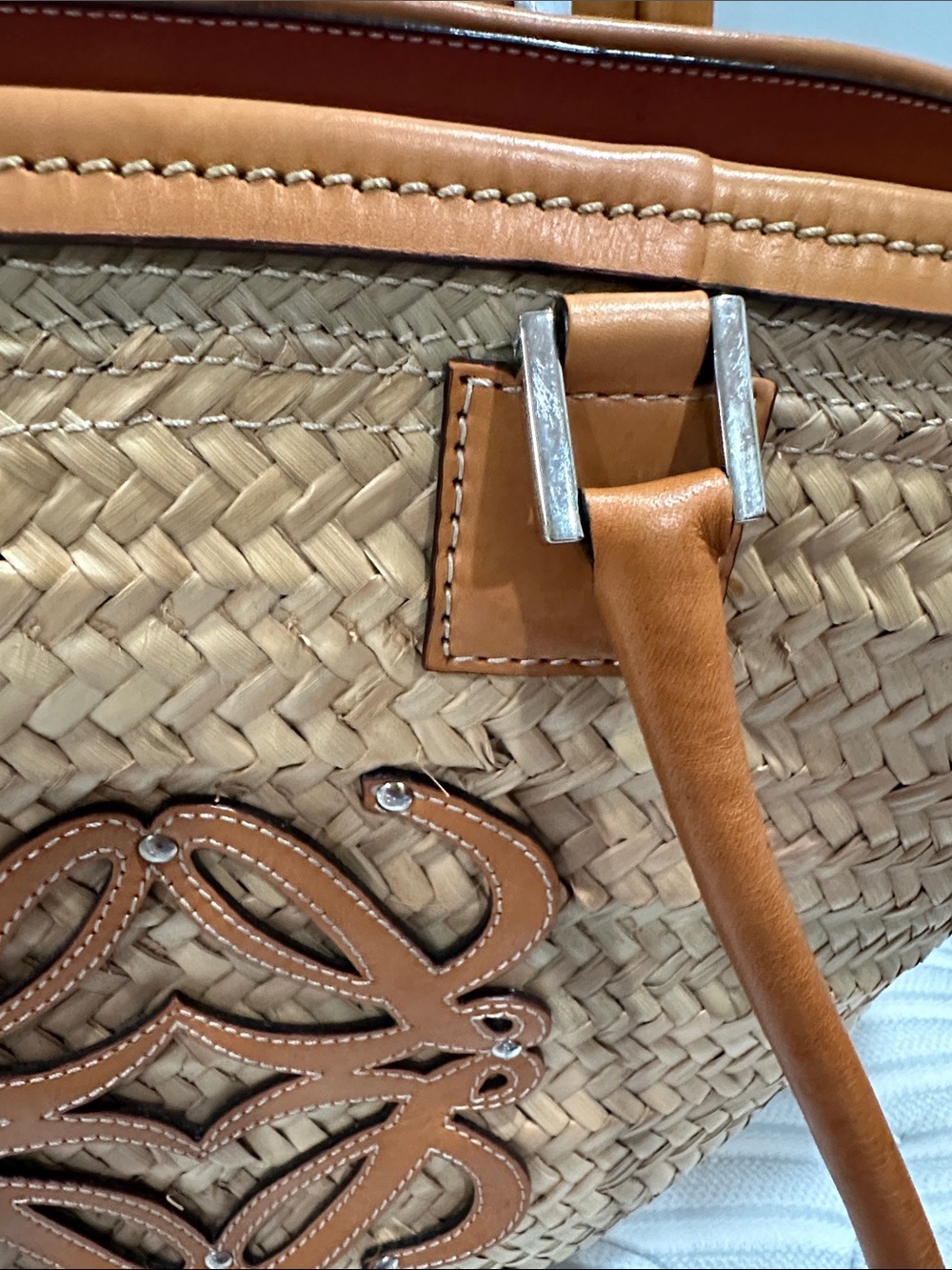 Loewe Anagram Raffia Straw Tote Tan Leather Trim w/ pochette - pink interior - Picture 6 of 14